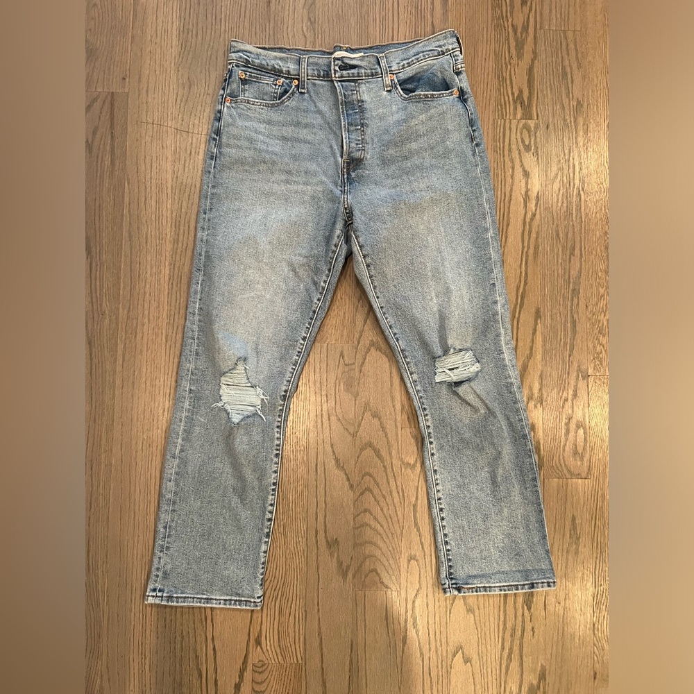 Levi’s Wedgie Straight Light Wash Jeans - Size 32
